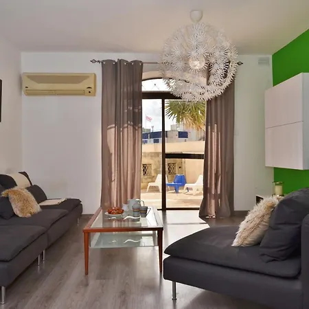 City Living Tk 1 Rm 3 *